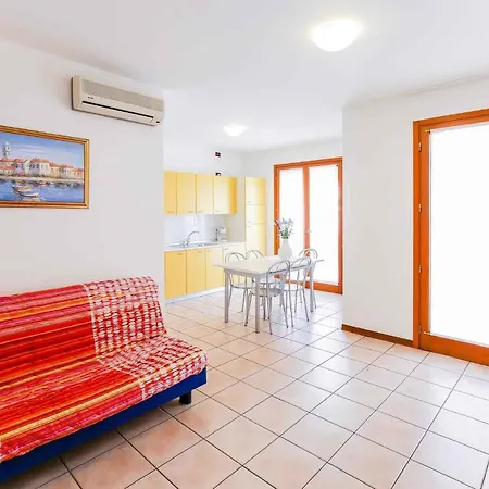 Apartment In 24700 *